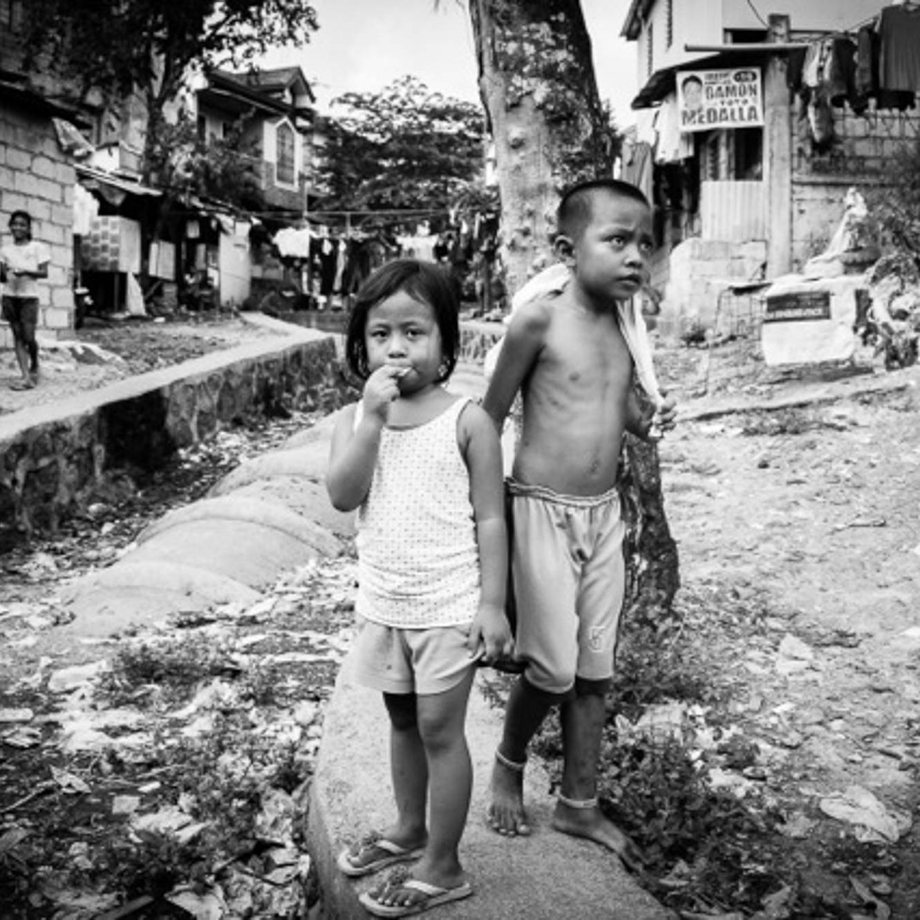 Kinderarmut auf den Philippinen - bittere Realität P2